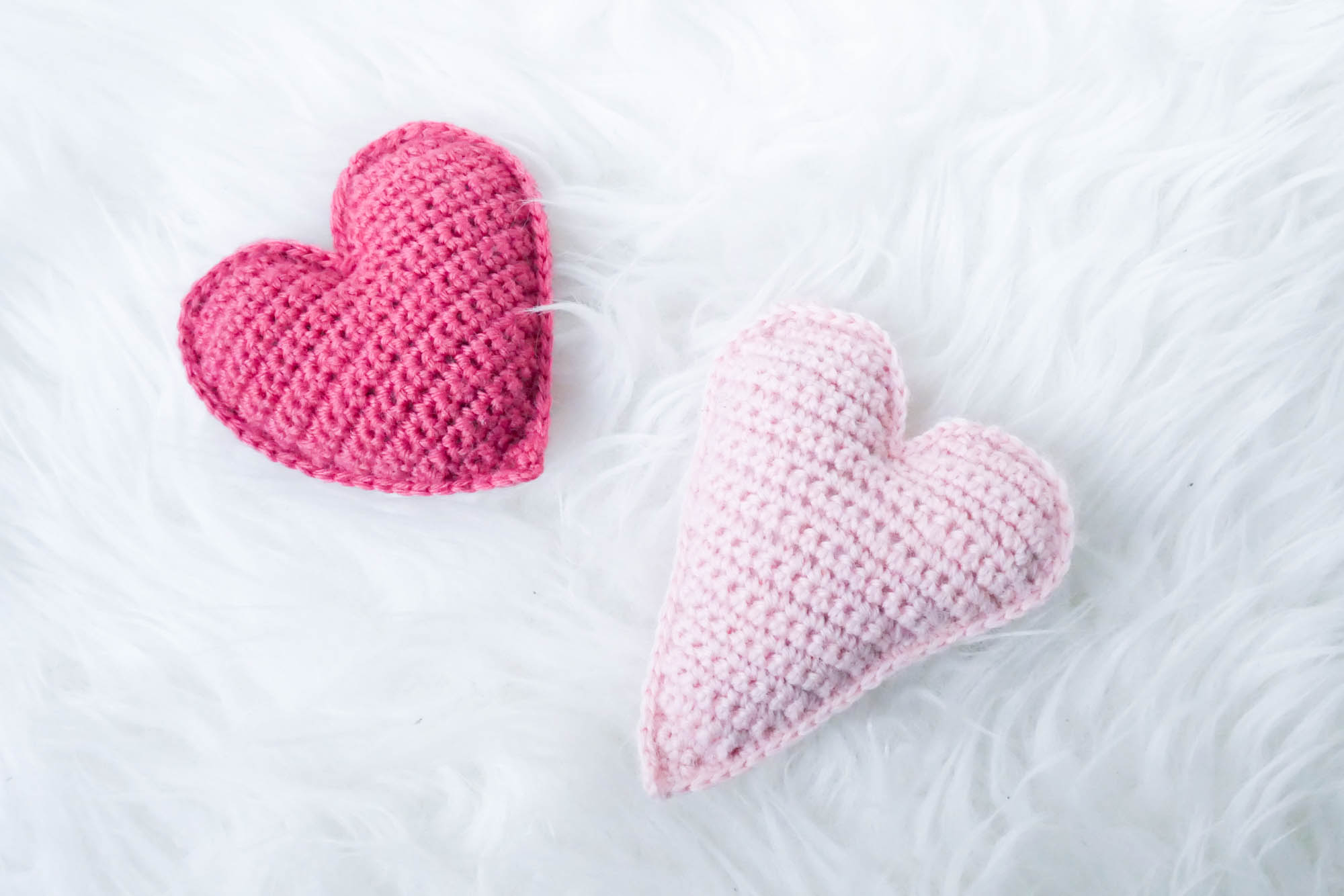 Einfache und kostenlose Anleitung für 2 verschiedene Versionen- gehäkeltes Herz